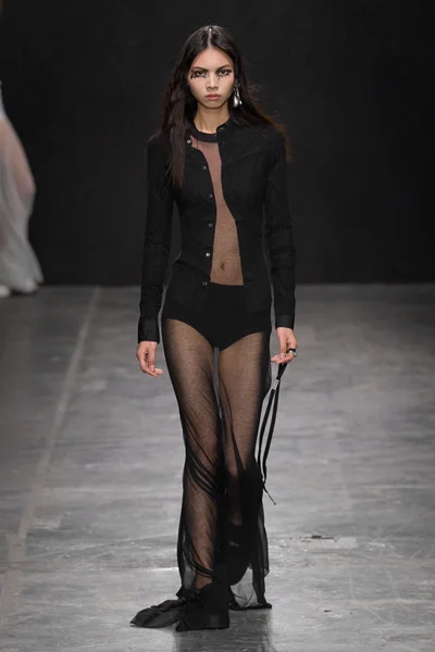 Look 22